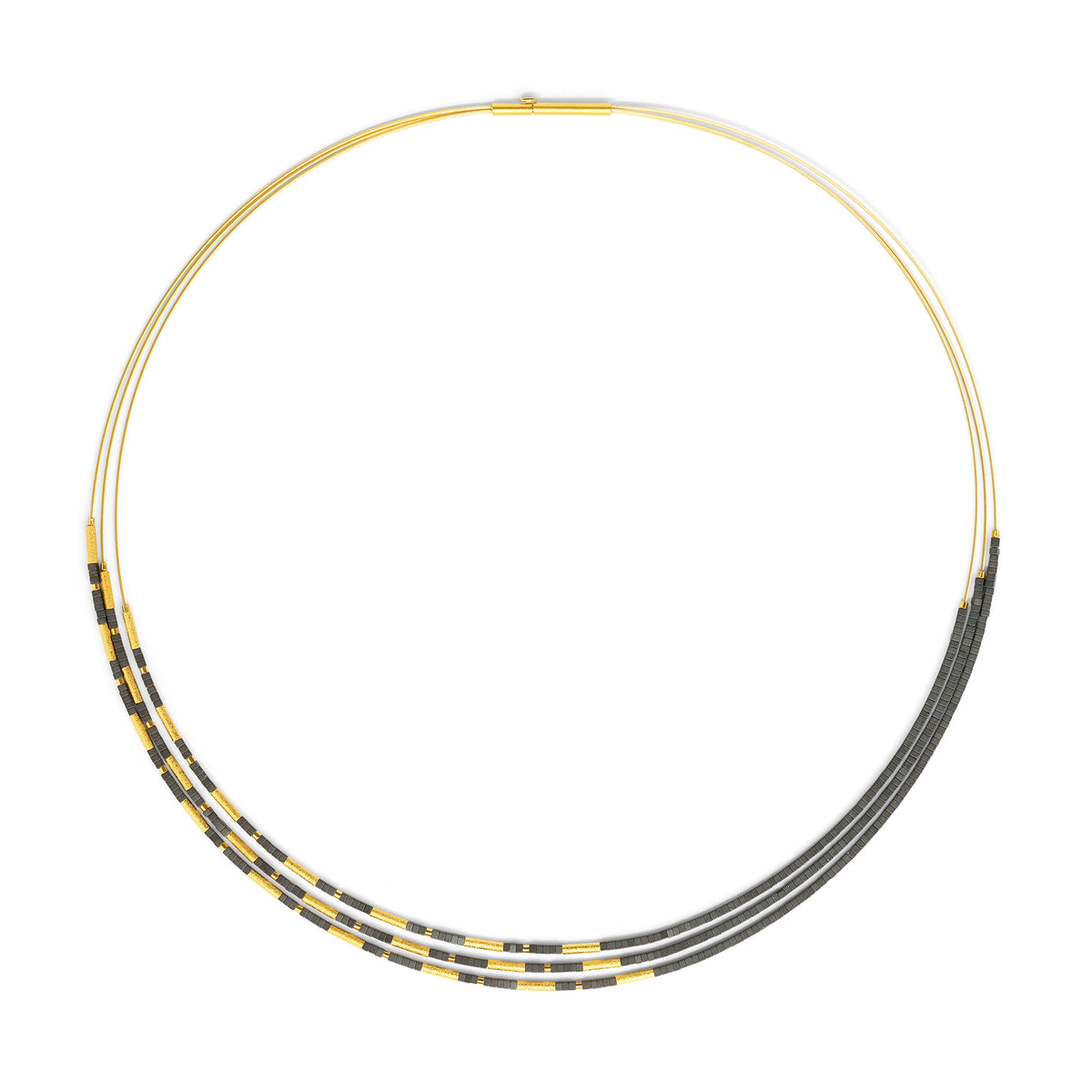 Collier Clini von BERND WOLF aus 24-Karat-goldplattiertem Sterlingsilber mit Hämatin matt, Designlinie Cleopatra.