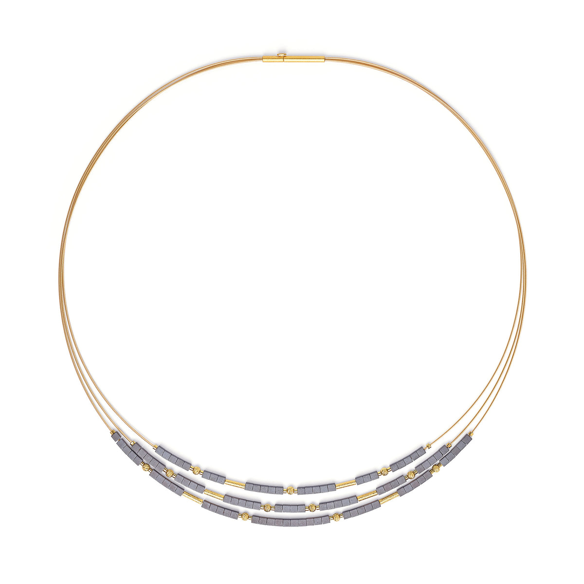 Collier Clenifo von BERND WOLF aus 24-Karat-goldplattiertem Sterlingsilber mit Hämatin matt, Designlinie Cleopatra.