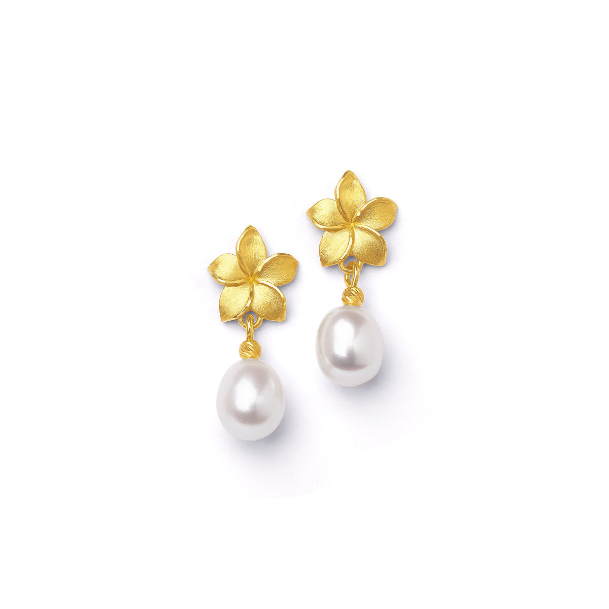 Ohrhänger Frangia von BERND WOLF aus 24-Karat-goldplattiertem Sterlingsilber mit Süßwasserperle, Designlinie Frangipani.