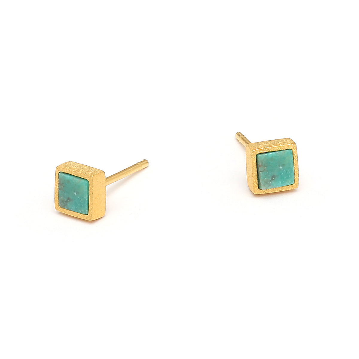 Ohrstecker Planis von BERND WOLF aus 24-Karat-goldplattiertem Sterlingsilber mit Türkis blau, Designlinie Cubes.