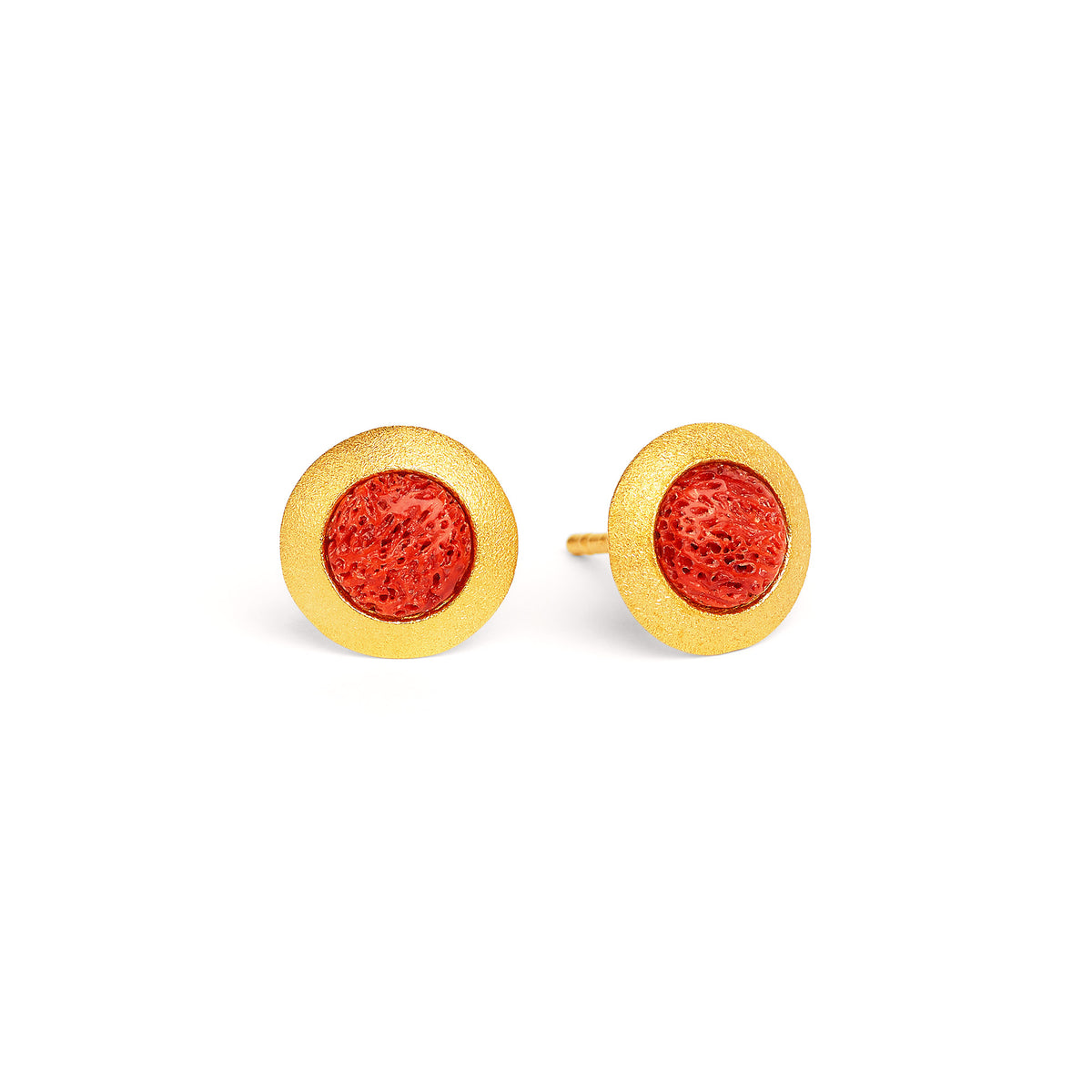 Ohrstecker Disca von BERND WOLF aus 24-Karat-goldplattiertem Sterlingsilber mit Wurzelkoralle, Designlinie Basics.