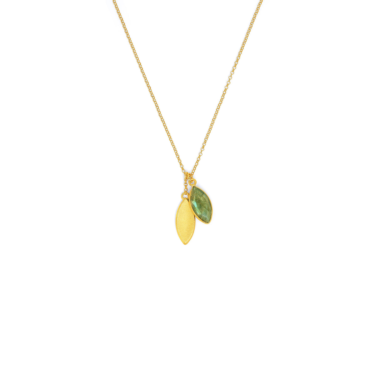 Kette mit Anhänger Marcinni von BERND WOLF aus 24-Karat-goldplattiertem Sterlingsilber mit Labradorit, Designlinie Navette.
