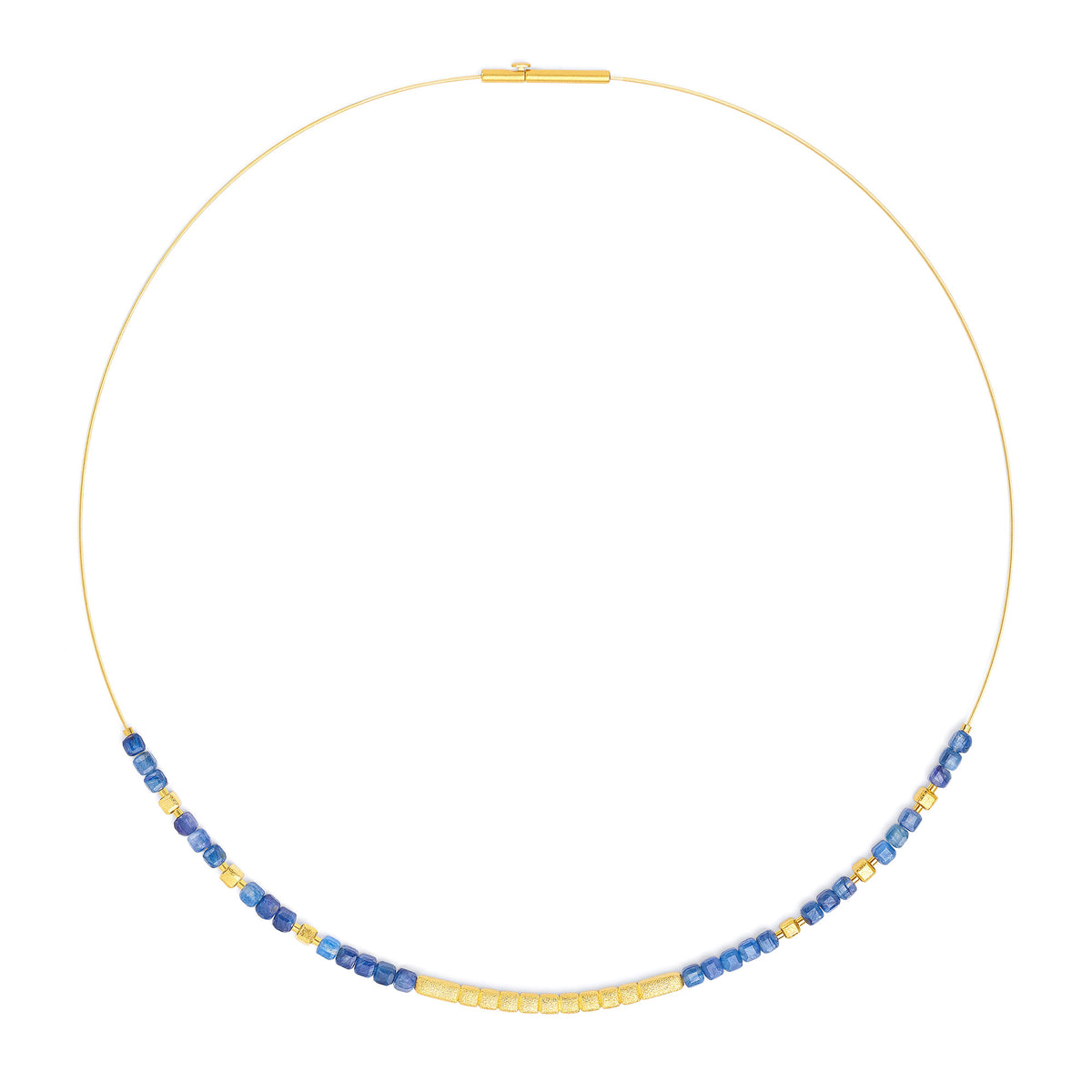 Collier Cunbo von BERND WOLF aus 24-Karat-goldplattiertem Sterlingsilber mit Kyanit, Designlinie Cubes.