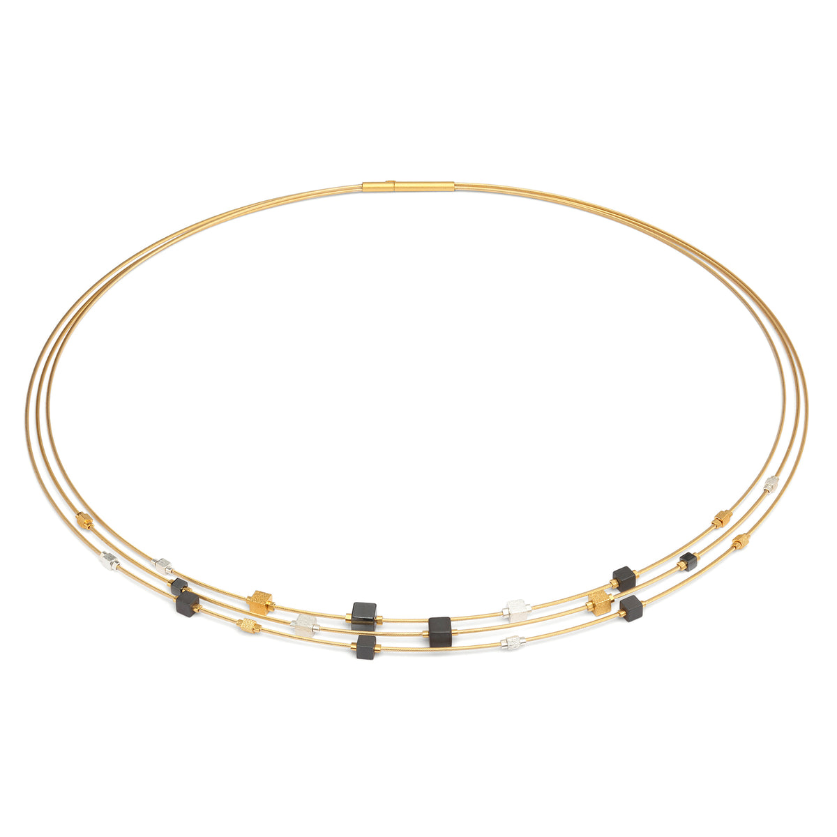 Collier Lacubella von BERND WOLF aus 24-Karat-goldplattiertem Sterlingsilber mit Hämatin matt, Designlinie Cubes.