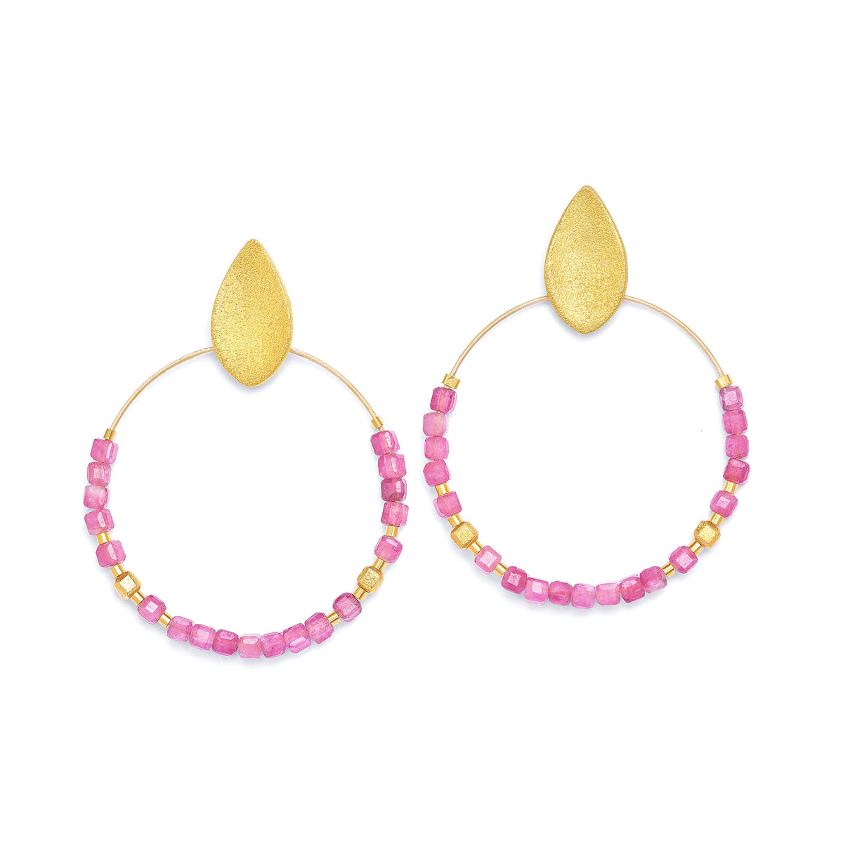 Ohrhänger Rondina von BERND WOLF aus 24-Karat-goldplattiertem Sterlingsilber mit Turmalin pink, Designlinie Cubes.