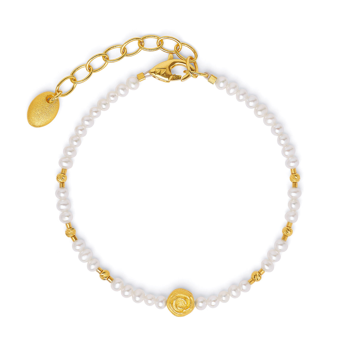 Armkette Rosi von BERND WOLF aus 24-Karat-goldplattiertem Sterlingsilber mit Süßwasserperle, Designlinie Rose.