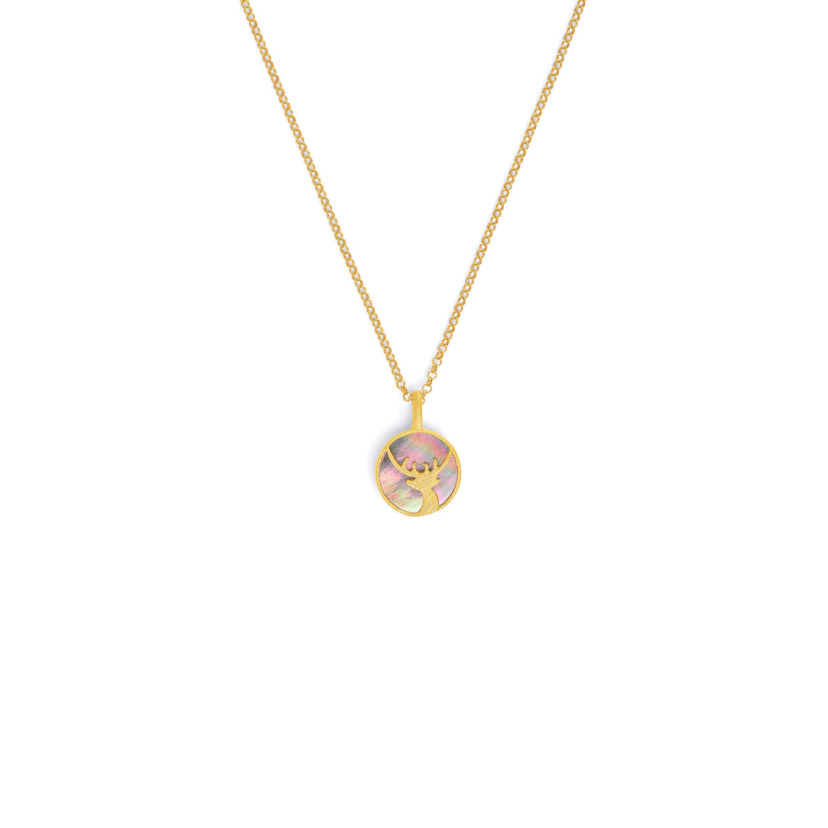 Kette mit Anhänger Cervi von BERND WOLF aus 24-Karat-goldplattiertem Sterlingsilber mit schwarzer Perlmutt, Designlinie Bergwelt.