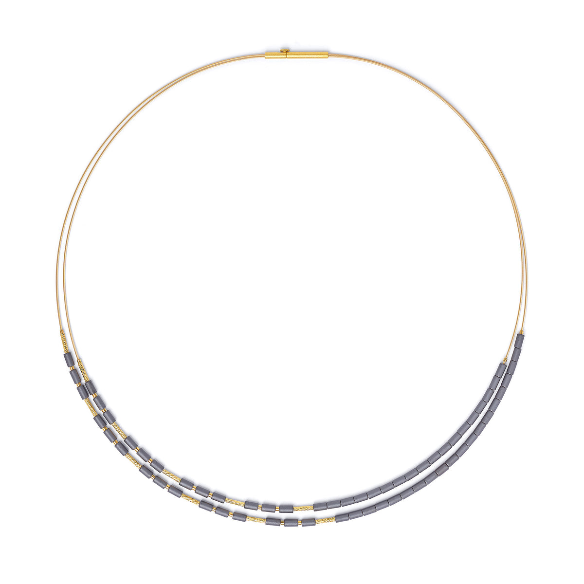 Collier Clanis von BERND WOLF aus 24-Karat-goldplattiertem Sterlingsilber mit Hämatin matt, Designlinie Cleopatra.