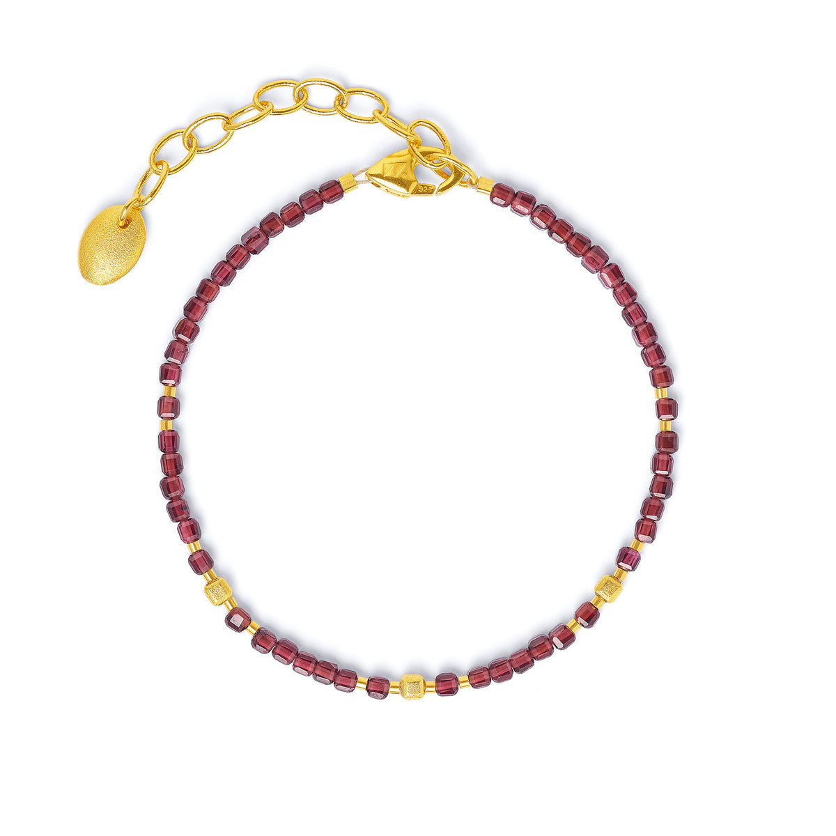 Armkette Cuseni von BERND WOLF aus 24-Karat-goldplattiertem Sterlingsilber mit Granat, Designlinie Cubes.