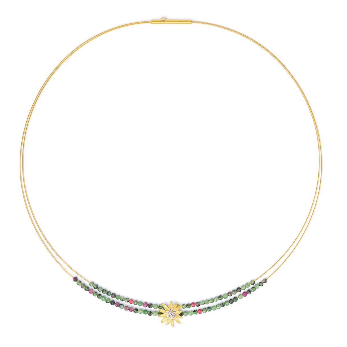 Collier Alma von BERND WOLF aus 24-Karat-goldplattiertem Sterlingsilber mit Rubin-Zoisit, Designlinie Bergwelt.