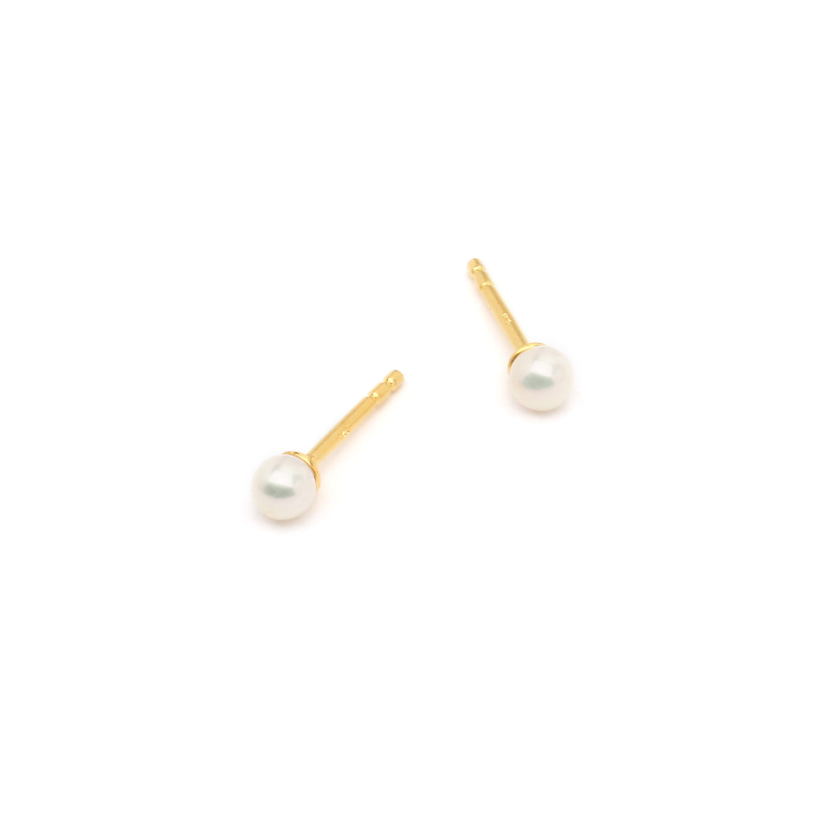 Ohrstecker Stecker SW von BERND WOLF aus 24-Karat-goldplattiertem Sterlingsilber mit Süßwasserperle, Designlinie Basics.