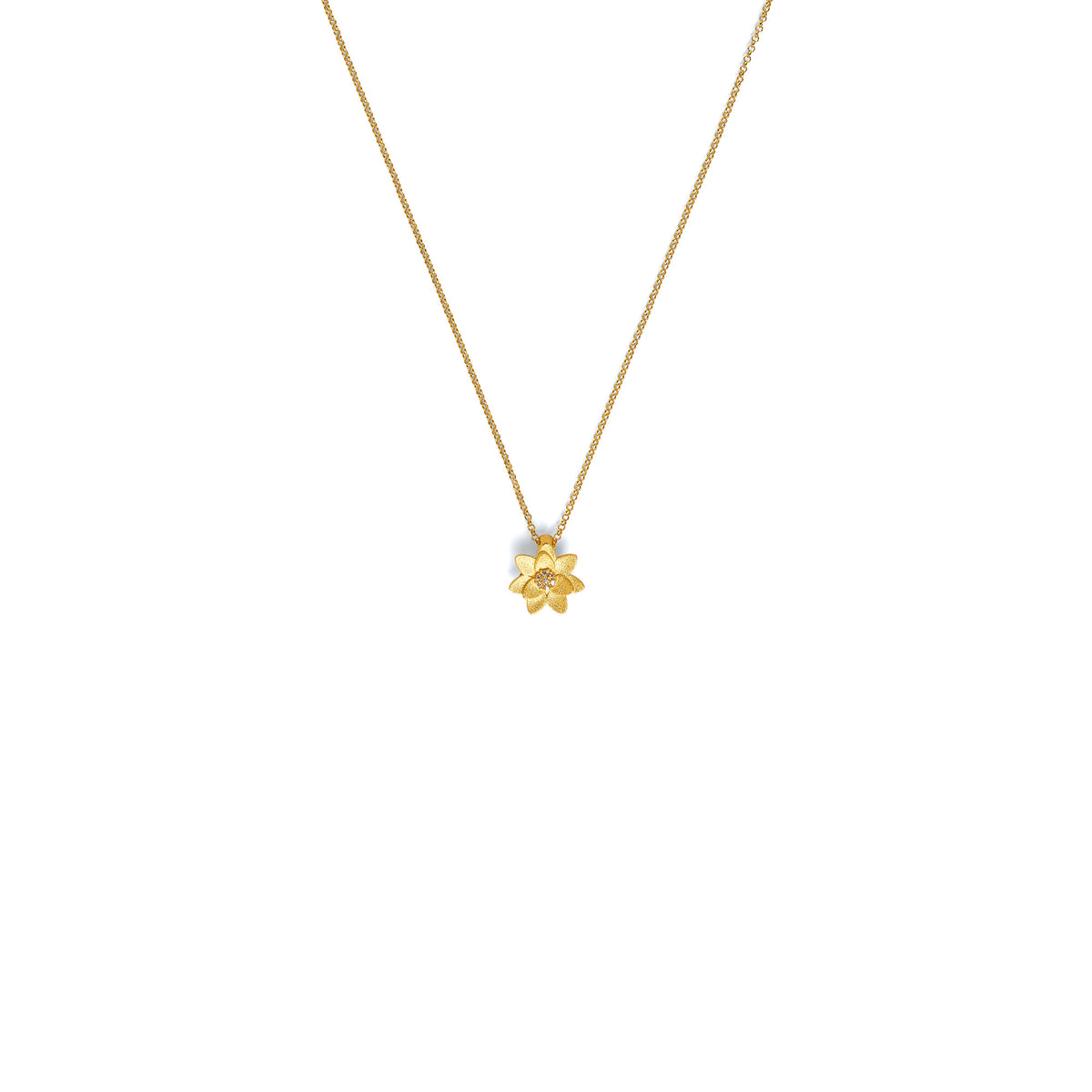 Kette mit Anhänger Hortensia von BERND WOLF aus 24-Karat-goldplattiertem Sterlingsilber mit Zirkonia, Designlinie Hortensia.