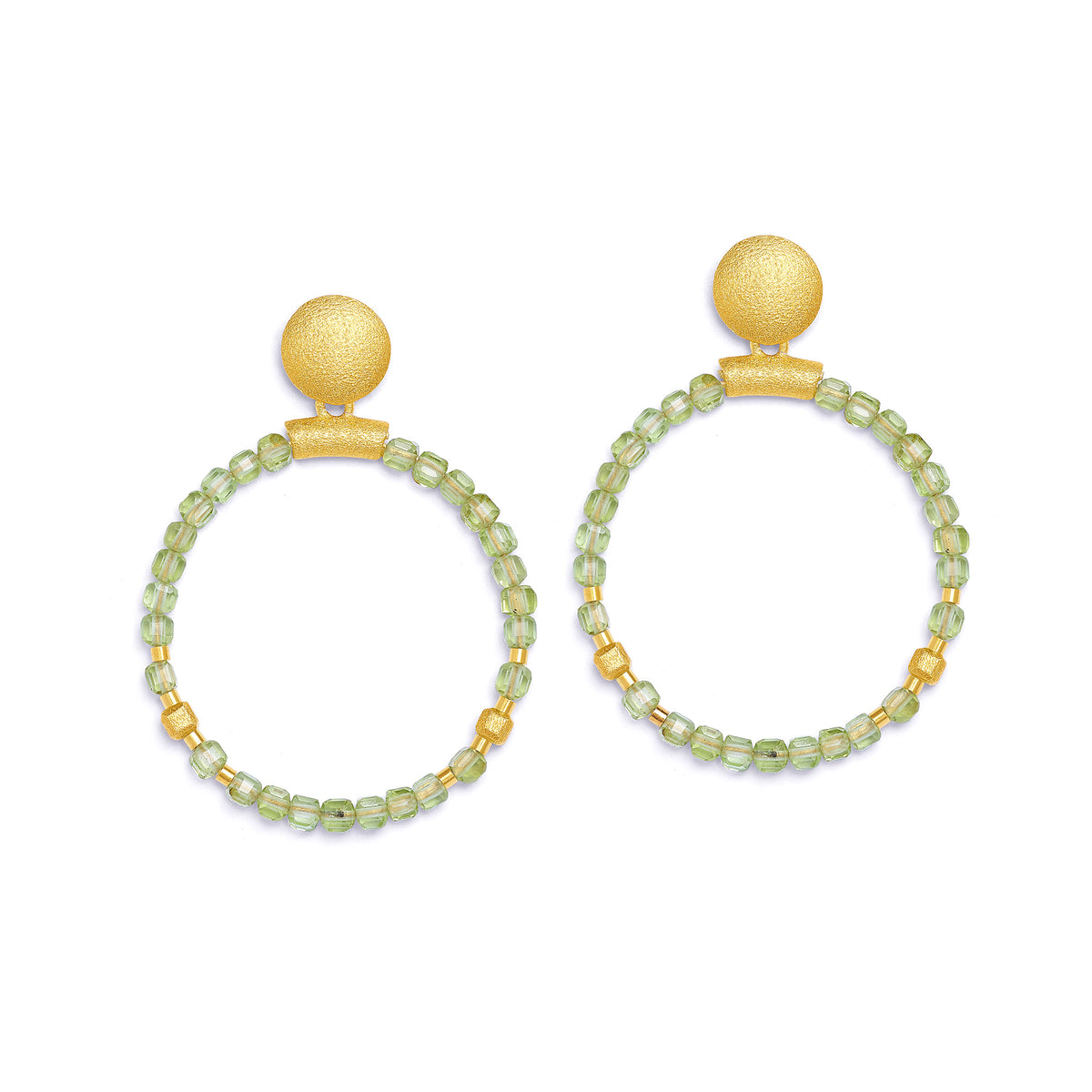 Ohrhänger Rondela von BERND WOLF aus 24-Karat-goldplattiertem Sterlingsilber mit Peridot, Designlinie Cubes.