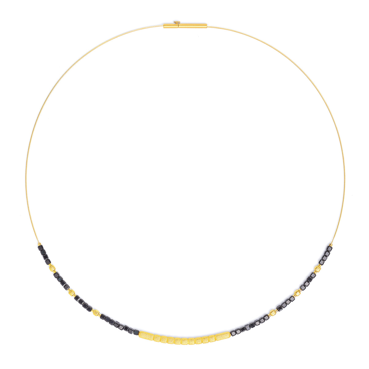 Collier Cunbo von BERND WOLF aus 24-Karat-goldplattiertem Sterlingsilber mit Spinell, Designlinie Cubes.