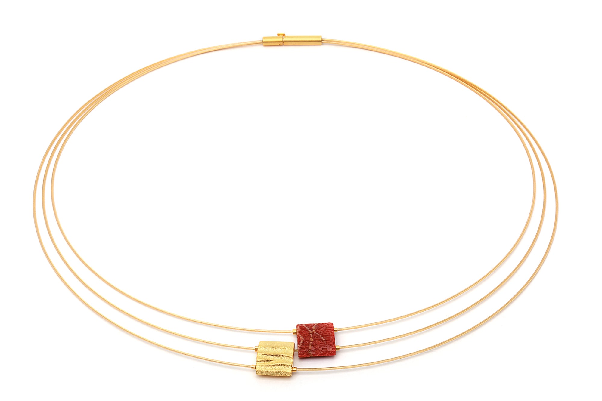 Collier Navidune von BERND WOLF aus 24-Karat-goldplattiertem Sterlingsilber mit Wurzelkoralle, Designlinie Specials.
