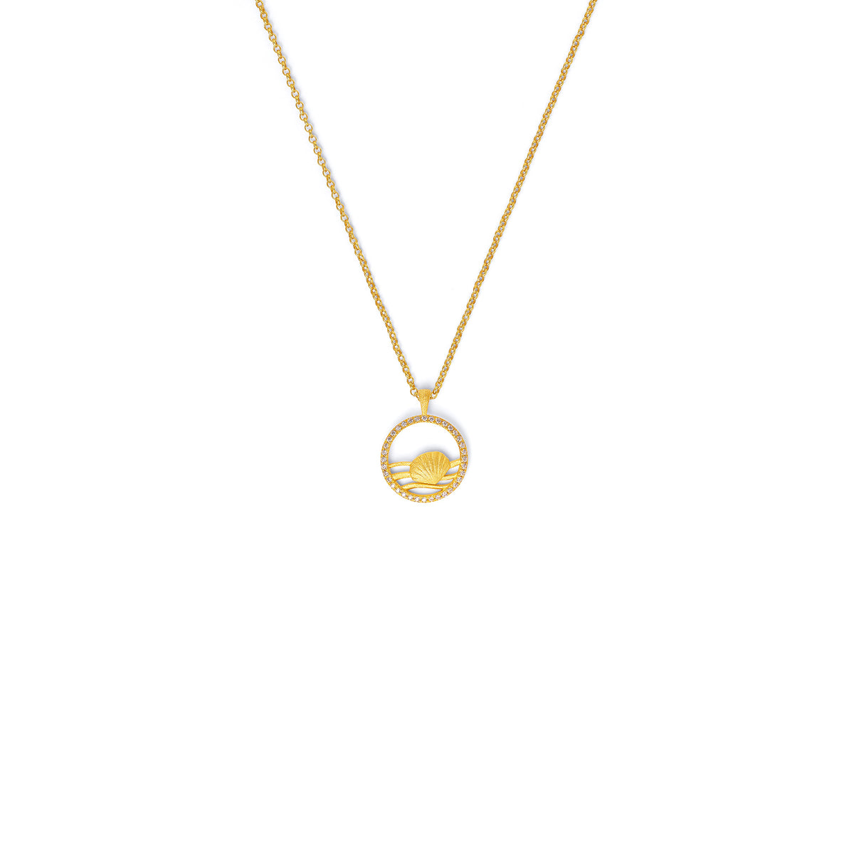 Kette mit Anhänger Scallopini von BERND WOLF aus 24-Karat-goldplattiertem Sterlingsilber mit Zirkonia, Designlinie Maritim.