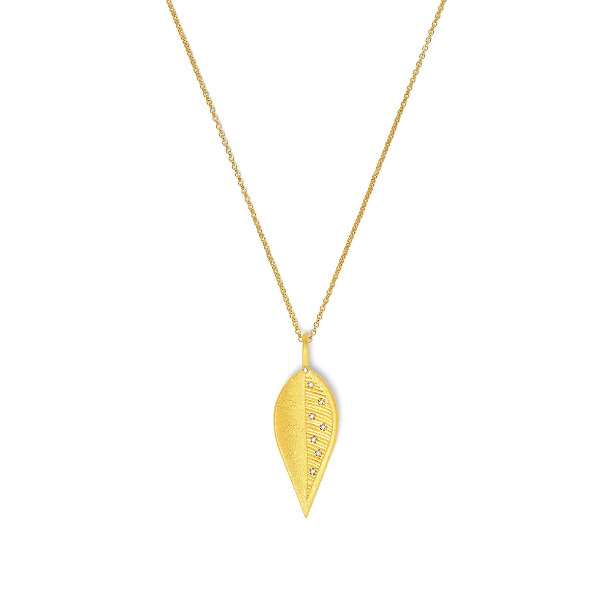 Kette mit Anhänger Volpa von BERND WOLF aus 24-Karat-goldplattiertem Sterlingsilber mit Zirkonia, Designlinie Feather.