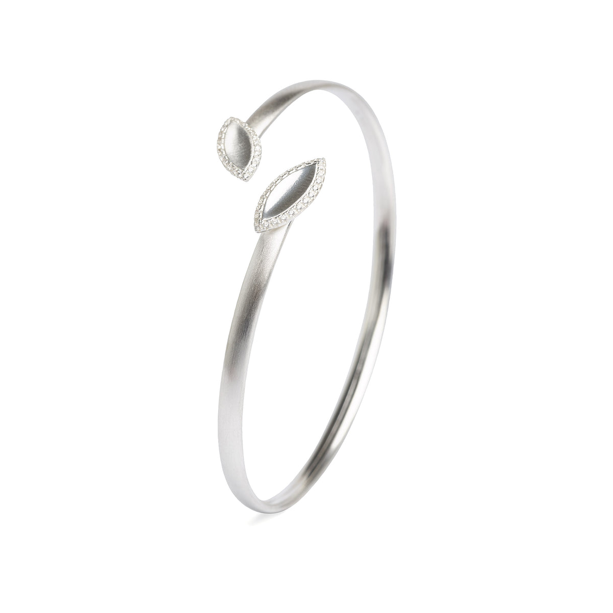 Armreif Navella von BERND WOLF aus 925er Sterlingsilber mit Zirkonia, Designlinie Navette.