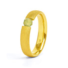 Ring Enas von BERND WOLF aus 24-Karat-goldplattiertem Sterlingsilber mit Peridot, Designlinie Basics.