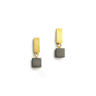 Ohrhänger Cubelli von BERND WOLF aus 24-Karat-goldplattiertem Sterlingsilber mit Hämatin matt, Designlinie Cubes.