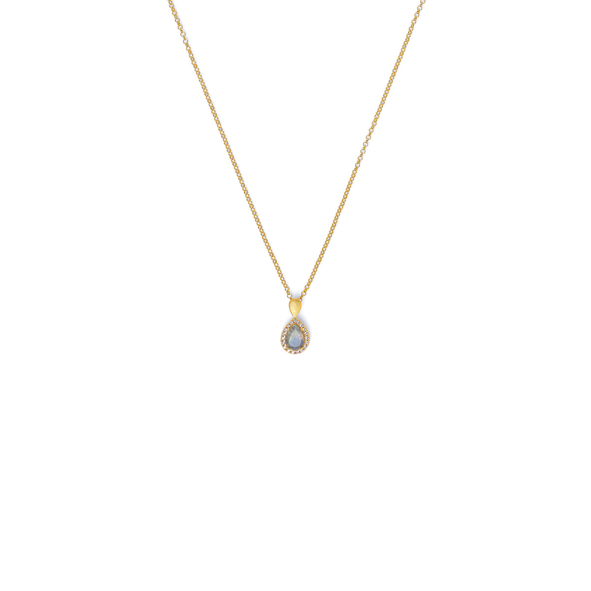 Kette mit Anhänger Antoinette von BERND WOLF aus 24-Karat-goldplattiertem Sterlingsilber mit Labradorit, Designlinie Aqua.