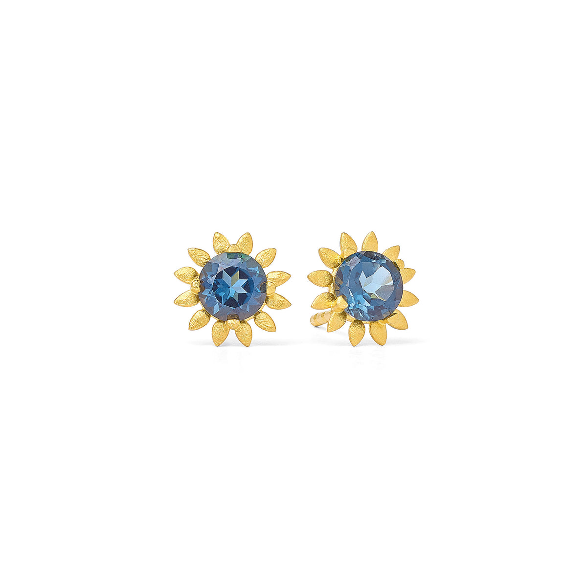 Ohrstecker Soleil von BERND WOLF aus 24-Karat-goldplattiertem Sterlingsilber mit Topas blau, Designlinie Soleil.