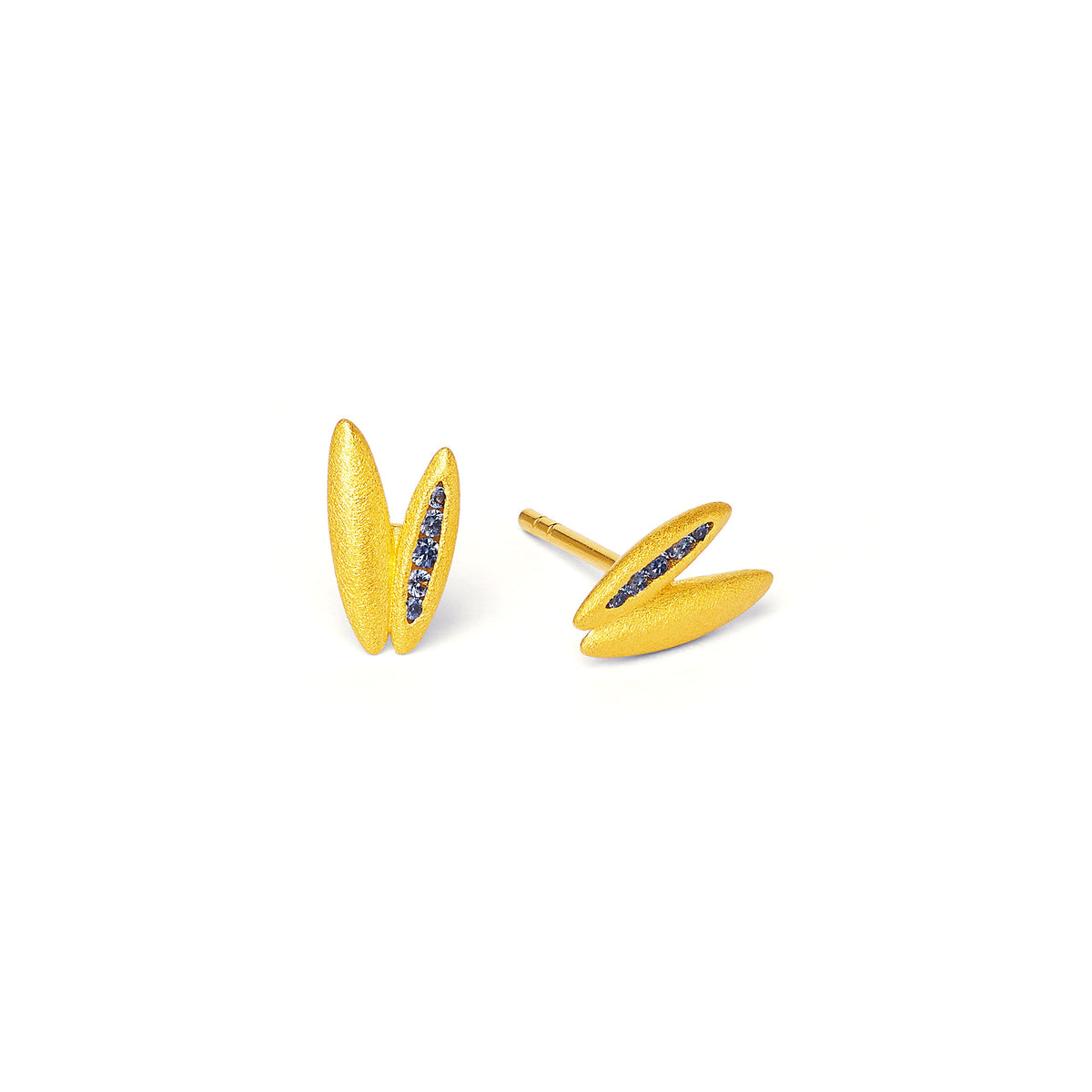 Ohrstecker Venduett von BERND WOLF aus 24-Karat-goldplattiertem Sterlingsilber mit Saphir, Designlinie Navette.