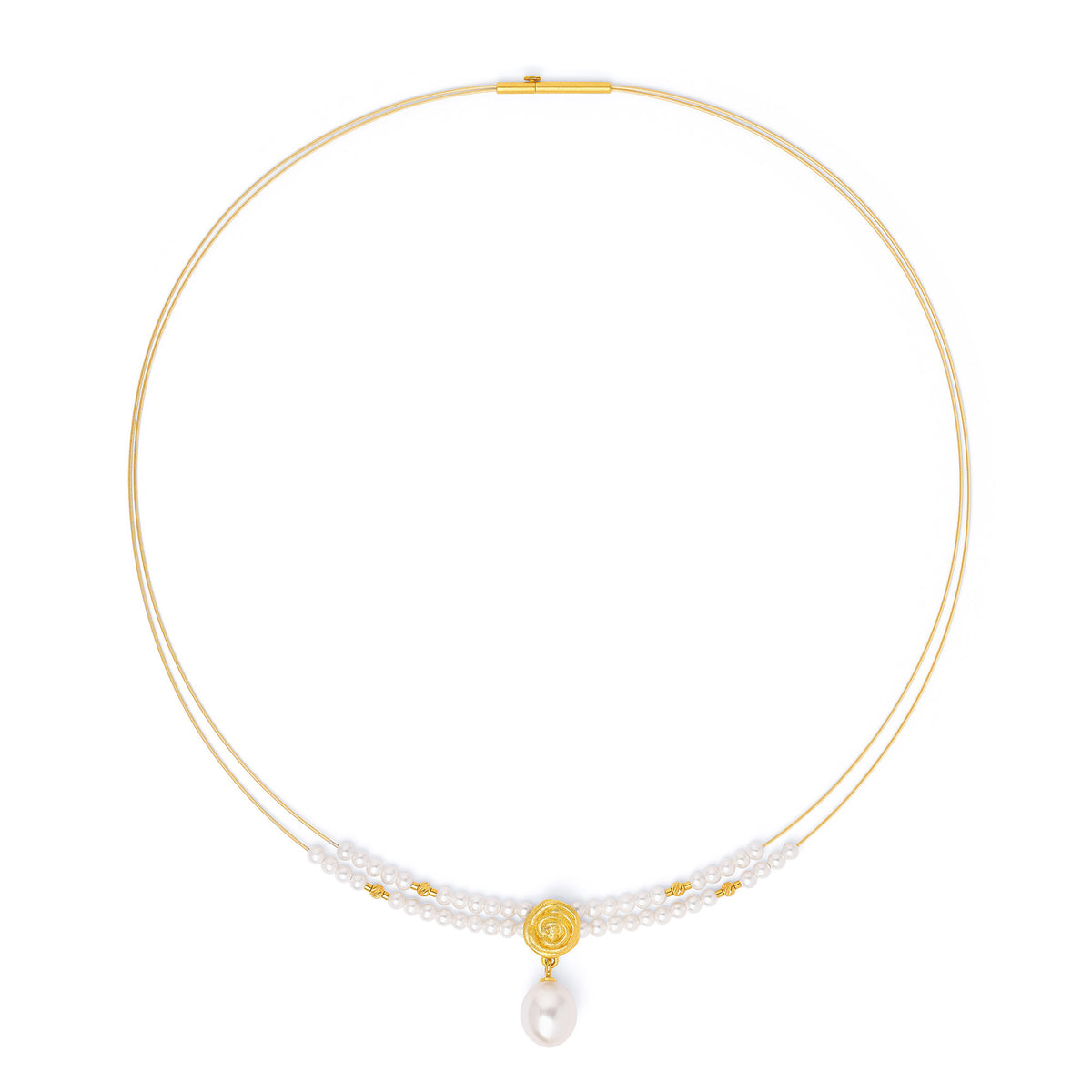 Collier Rosalena von BERND WOLF aus 24-Karat-goldplattiertem Sterlingsilber mit Süßwasserperle, Designlinie Rose.