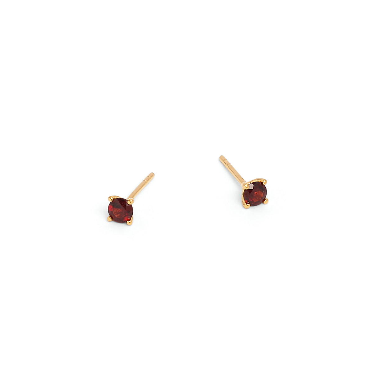Ohrstecker Brilliani von BERND WOLF aus 24-Karat-goldplattiertem Sterlingsilber mit Granat, Designlinie Brilliana.