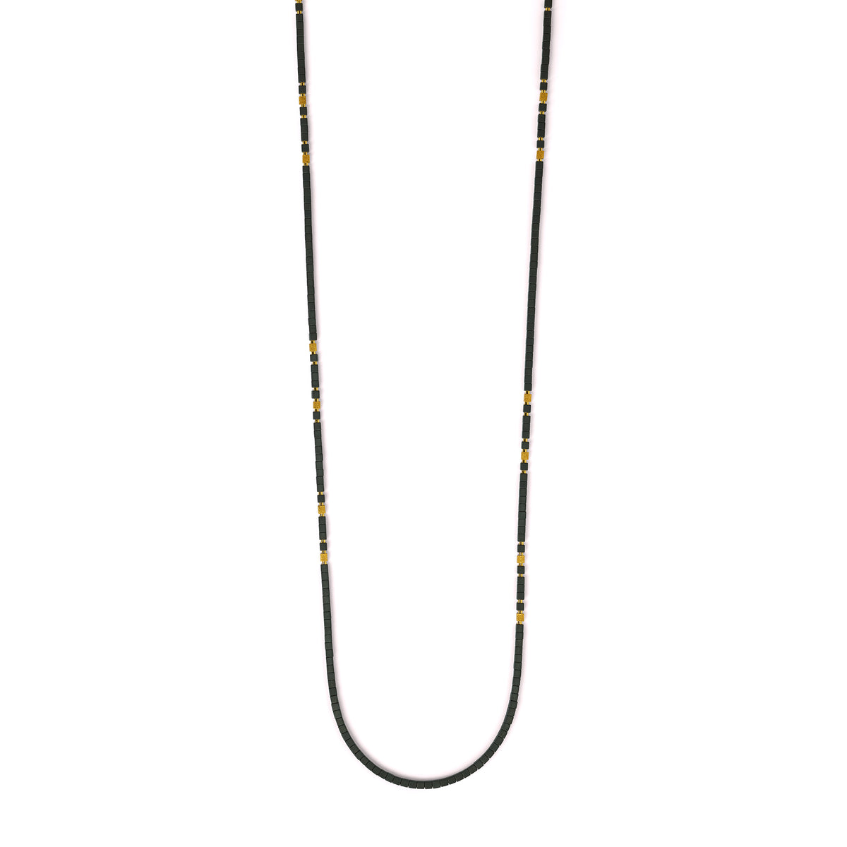 Halskette Cubalon von BERND WOLF aus 24-Karat-goldplattiertem Sterlingsilber mit Hämatin matt, Designlinie Cubes.