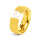 Ring Bahia von BERND WOLF aus 24-Karat-goldplattiertem Sterlingsilber mit Süßwasserperle, Designlinie Basics.