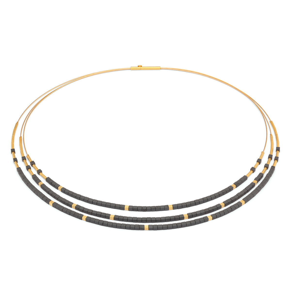 Collier Cubaleni von BERND WOLF aus 24-Karat-goldplattiertem Sterlingsilber mit Hämatin matt, Designlinie Cubes.