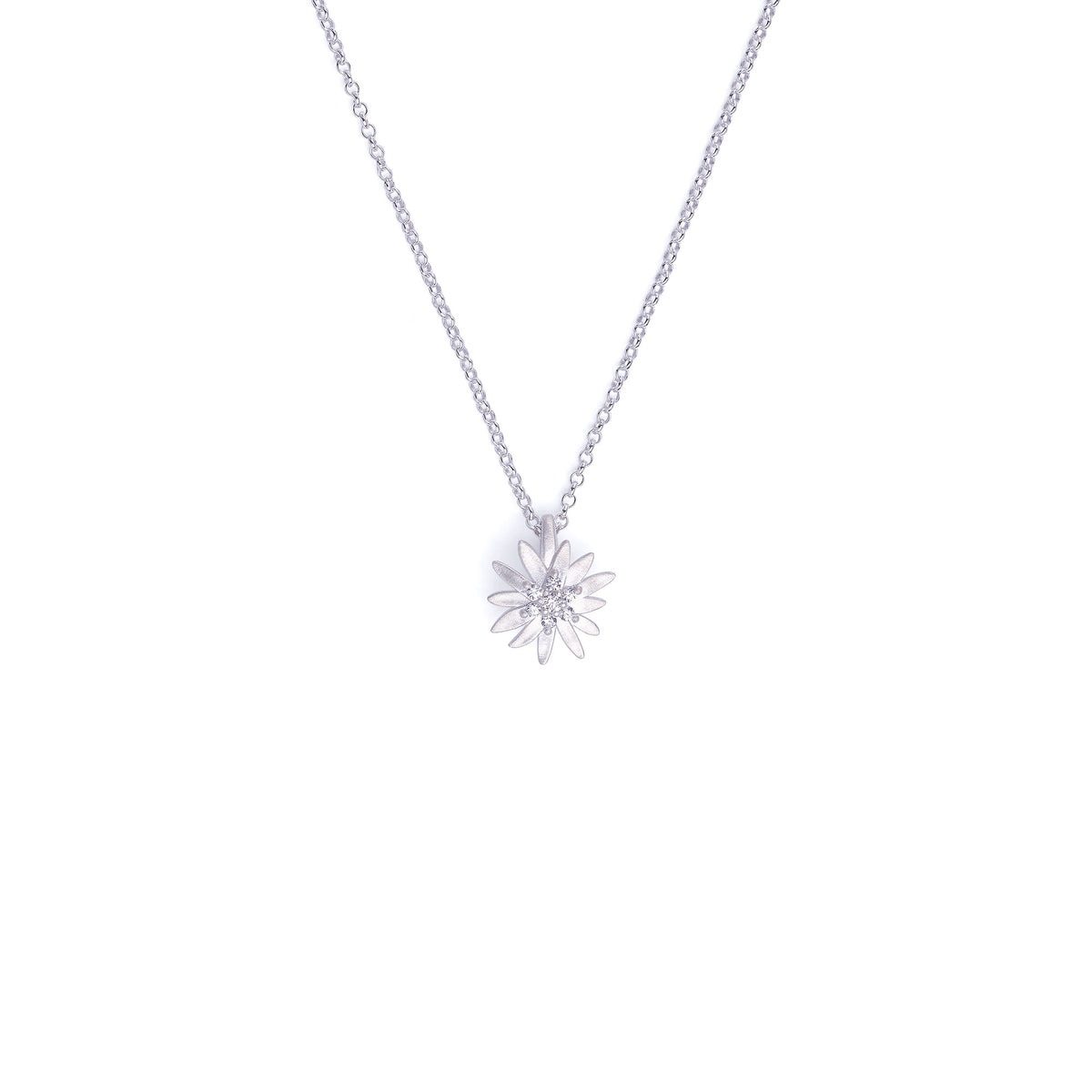 Kette mit Anhänger Edelweiß von BERND WOLF aus 925er Sterlingsilber mit Zirkonia, Designlinie Bergwelt.