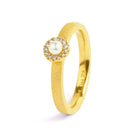 Ring Tissy von BERND WOLF aus 24-Karat-goldplattiertem Sterlingsilber mit Süßwasserperle, Designlinie Sparkling Pavé.
