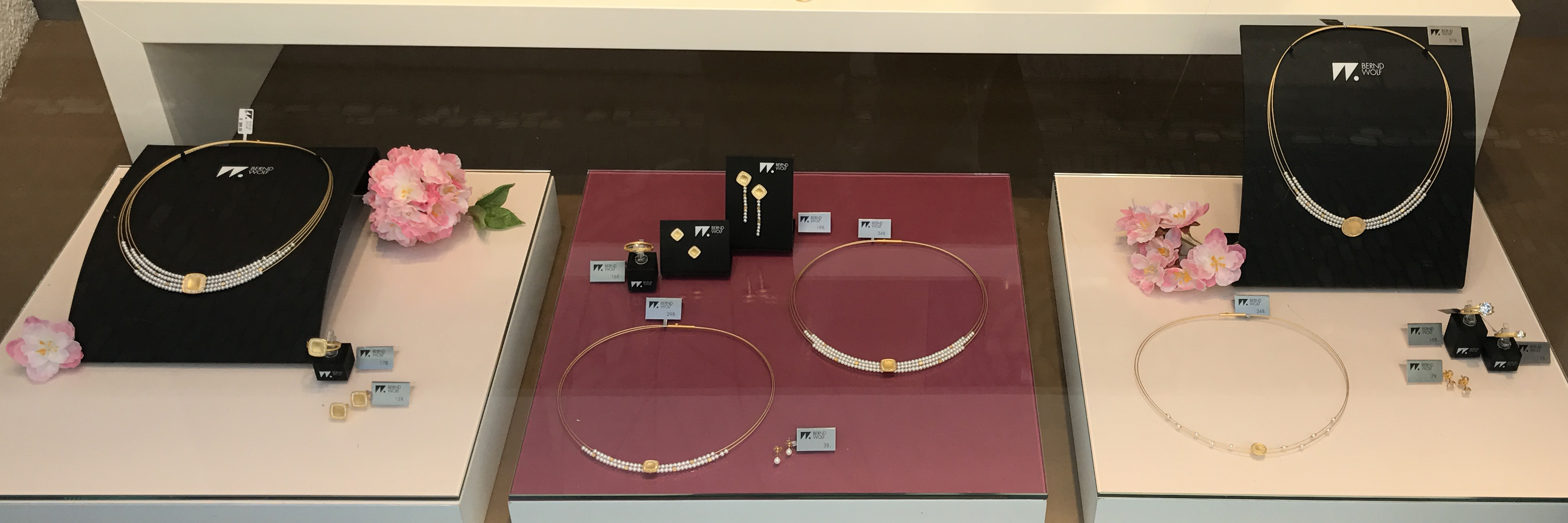 BERND WOLF Store Freiburg - https://www.berndwolf.de/media/image/6a/a3/c7/Deko-Laden-FreiburgGAP5F1Wu6dn9y.jpg